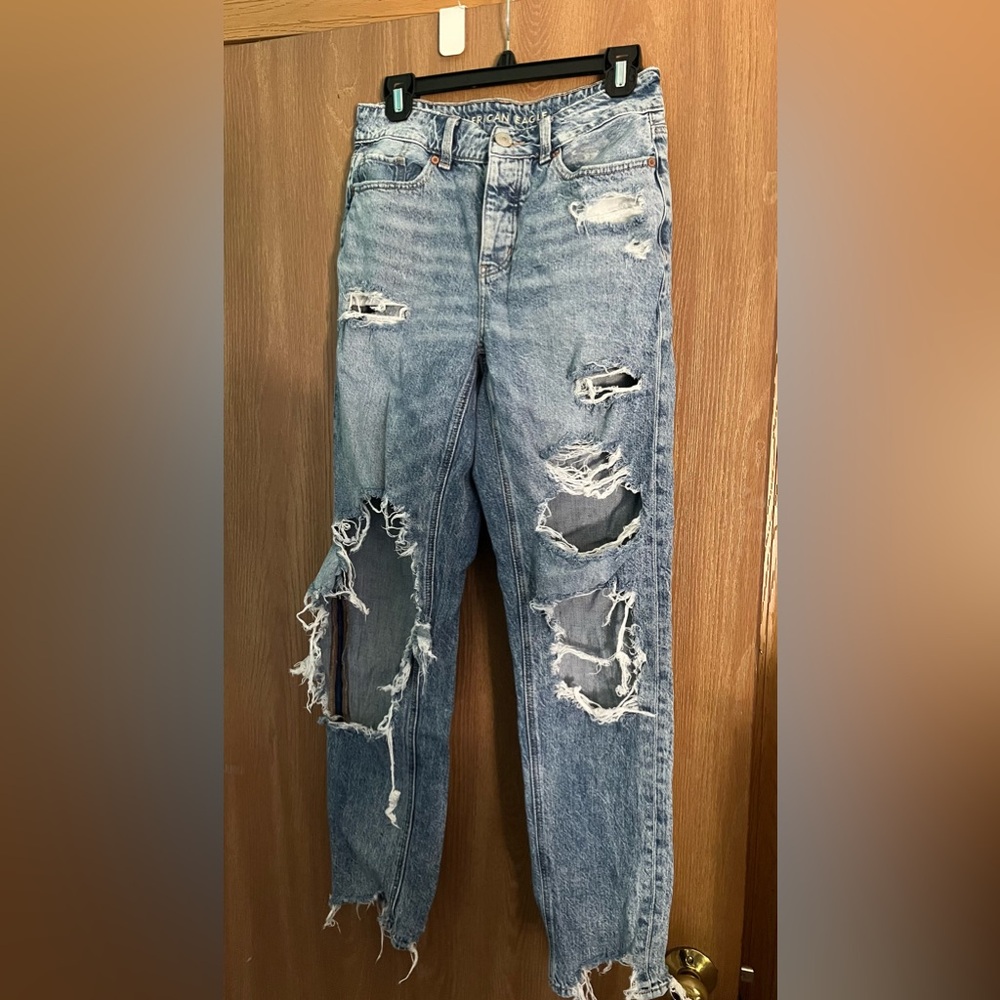 American eagle medium light wash distressed jeans, size 4 Long